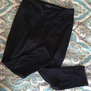 Black Athletic Capri Leggings with Mesh details